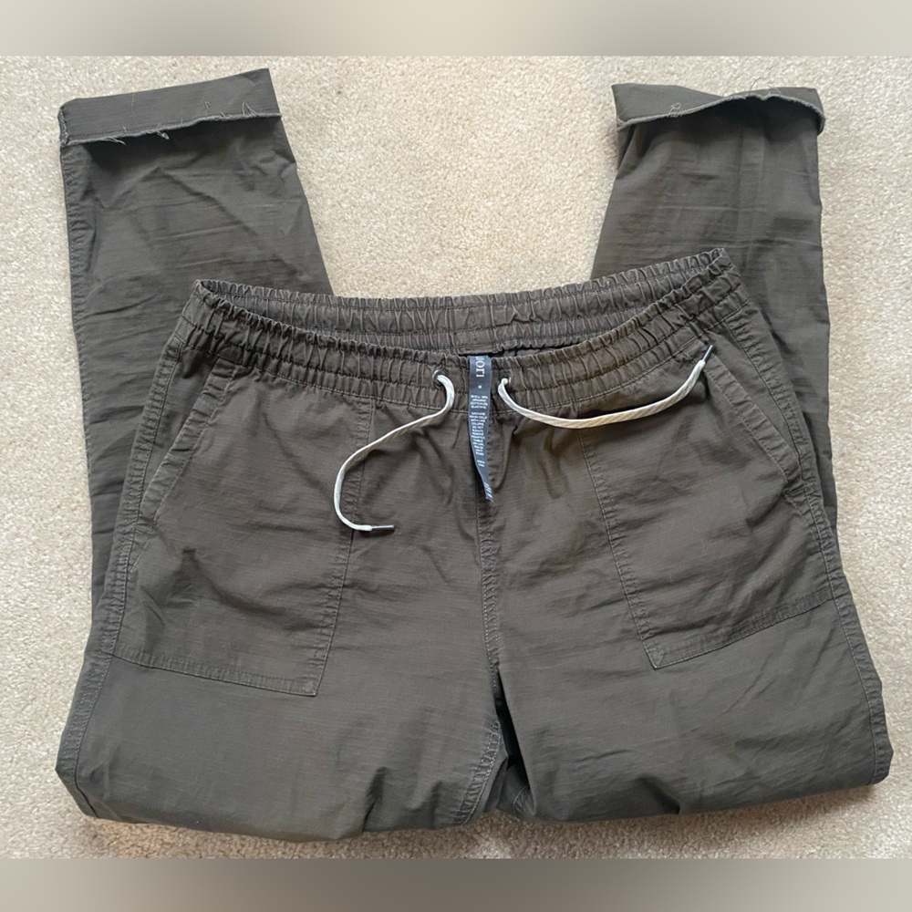 Vuori Straight Leg Pants in Olive Green